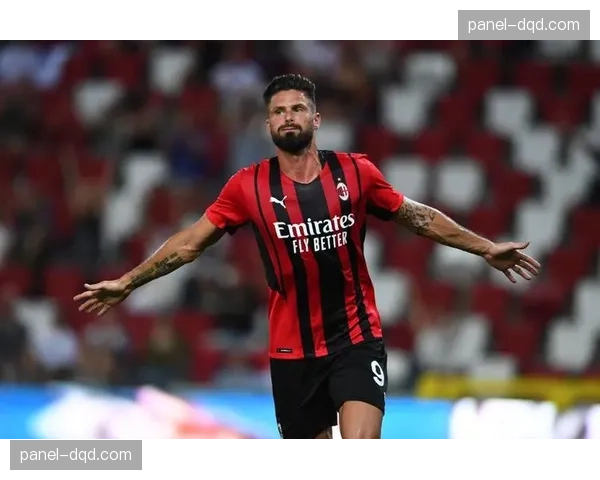 AC米兰训练开放日，记者观察吉鲁重点加练了点球与头球攻门