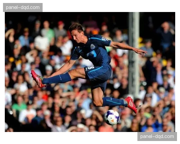 维拉公园90分钟：记录杰拉德回归教练席观看老东家比赛全程