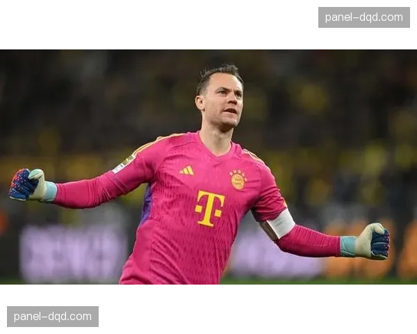 39岁诺伊尔完成生涯第500场德甲,赛后获赠纪念球衣